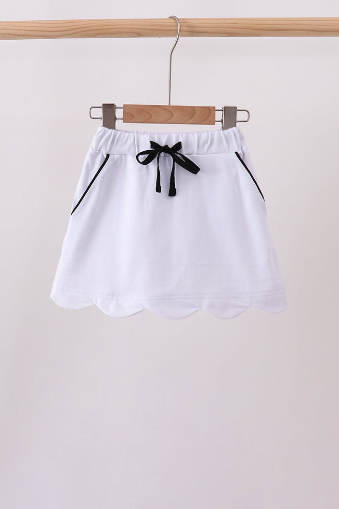 Scallop hem bow skort - White