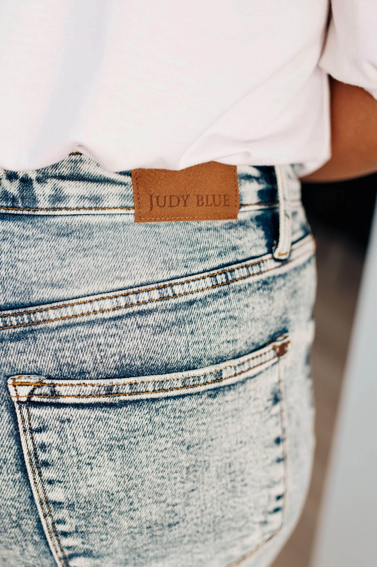 Dory High Waist Mineral Wash Raw Hem Wide Leg Jeans - Essential Southern Charm