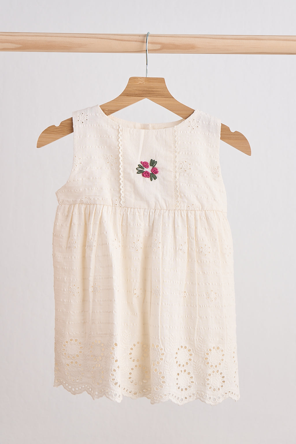 White Hand Embroidery Lace Dress - Essential Southern Charm