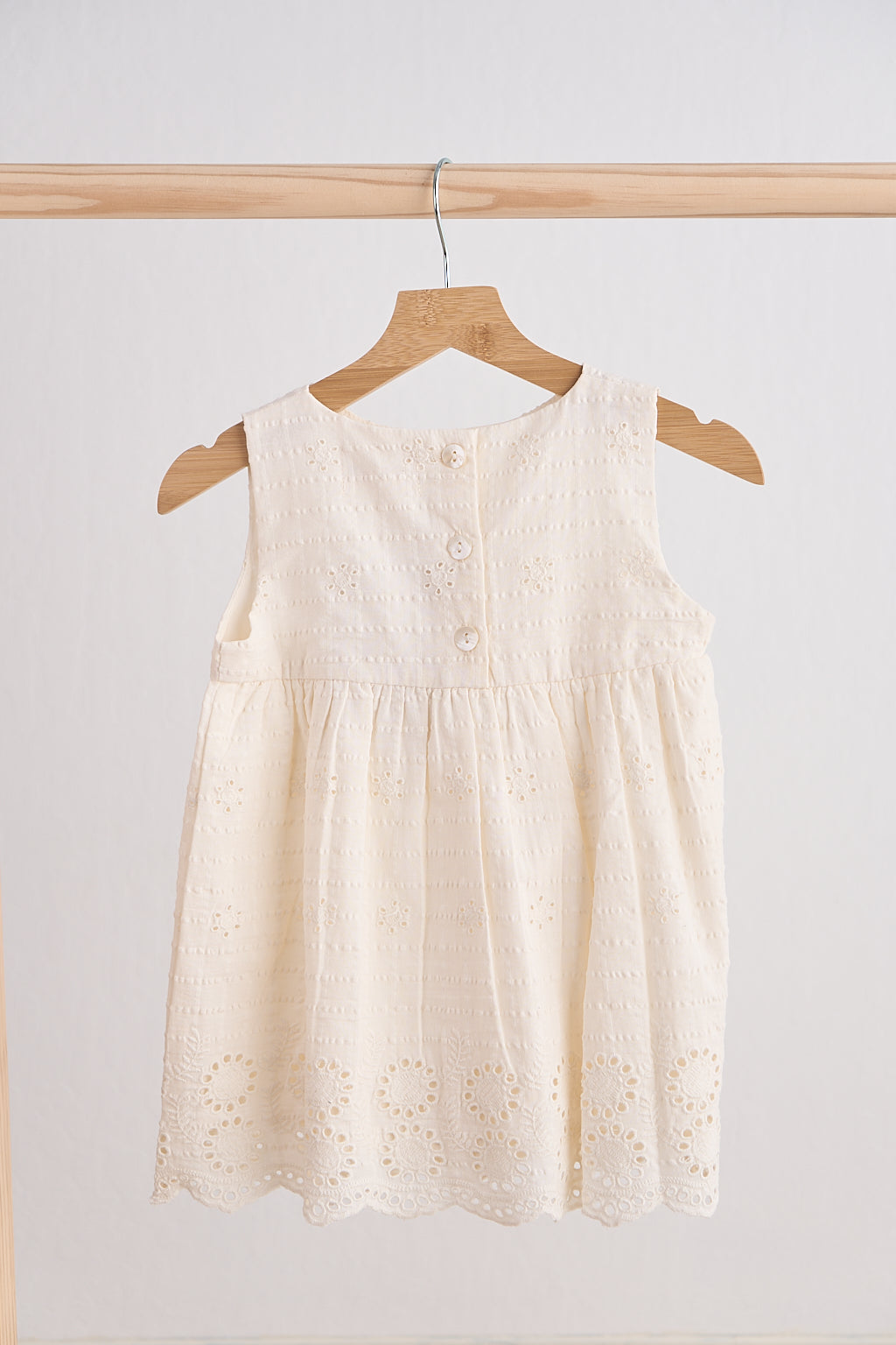White Hand Embroidery Lace Dress - Essential Southern Charm
