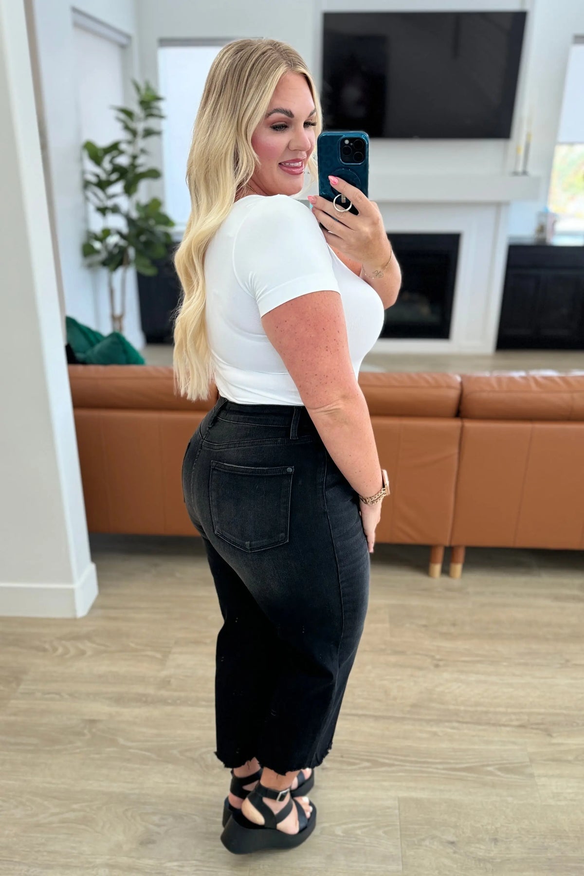Ryan High Rise Button Fly Wide Leg Crop Jeans - Essential Southern Charm