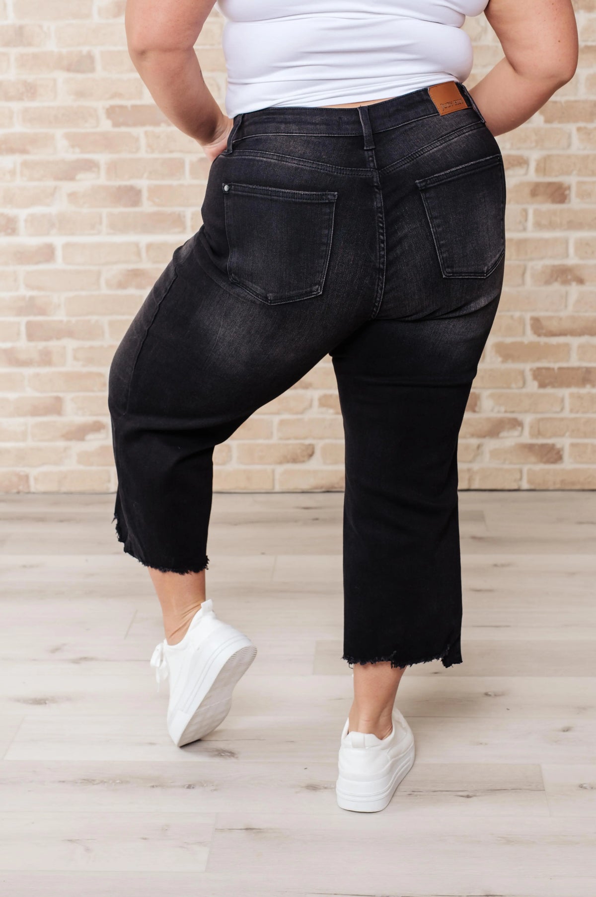 Ryan High Rise Button Fly Wide Leg Crop Jeans - Essential Southern Charm