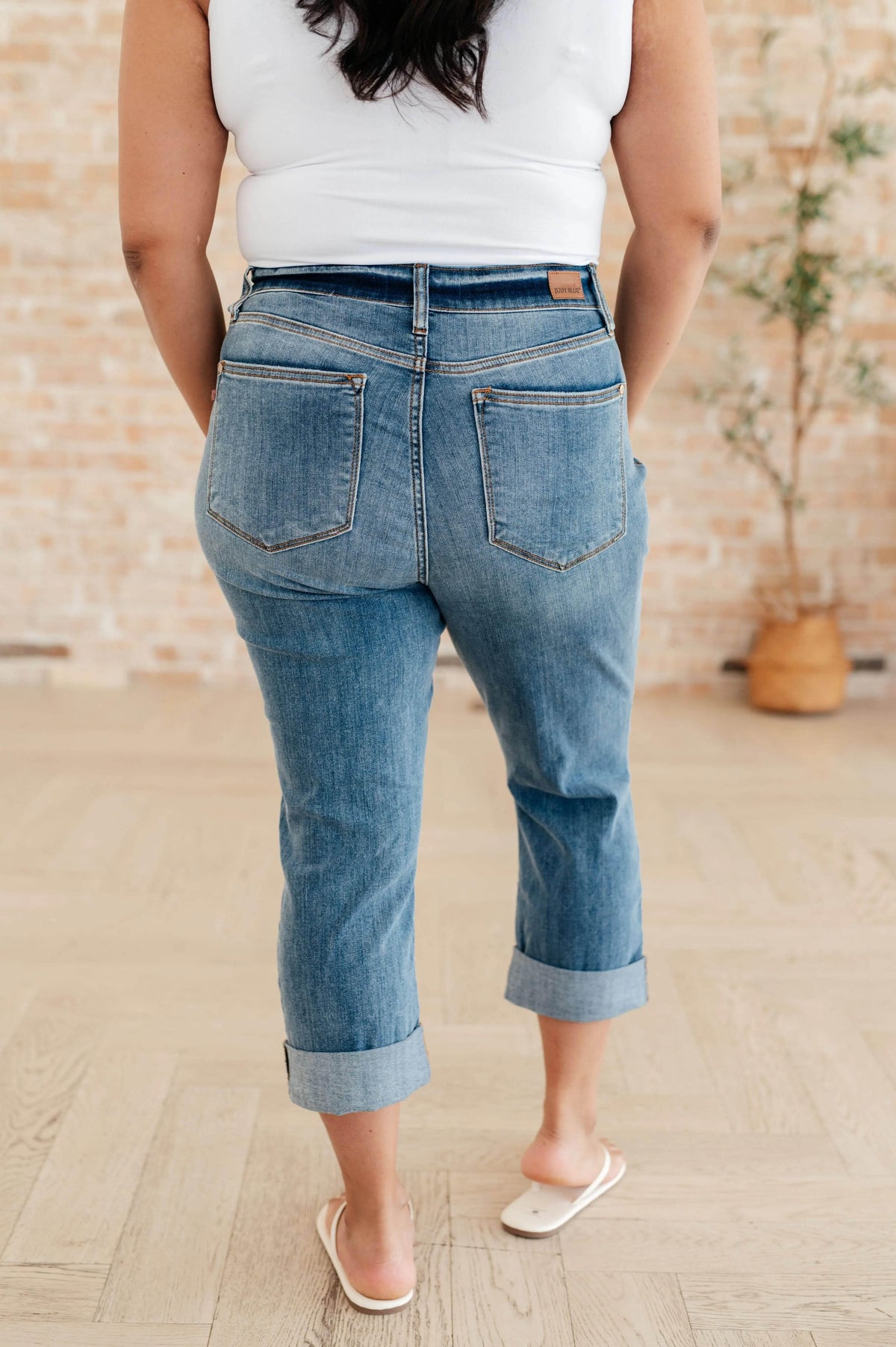 Laura Mid Rise Cuffed Skinny Capri Jeans - Essential Southern Charm