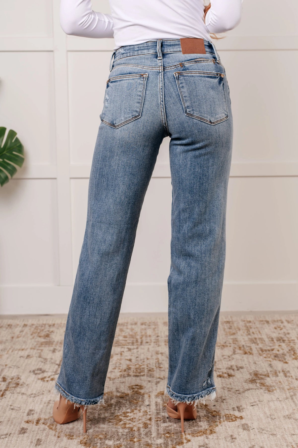 Quinn Mid Rise Cell Phone Pocket Dad Jeans - Essential Southern Charm