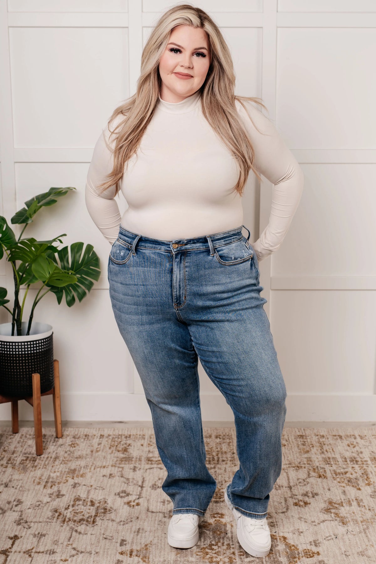 Quinn Mid Rise Cell Phone Pocket Dad Jeans - Essential Southern Charm