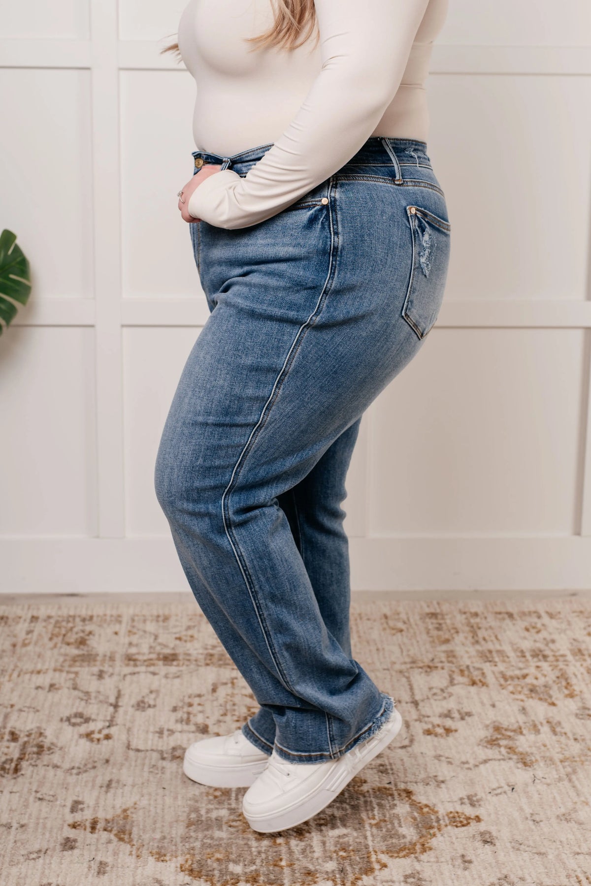 Quinn Mid Rise Cell Phone Pocket Dad Jeans - Essential Southern Charm