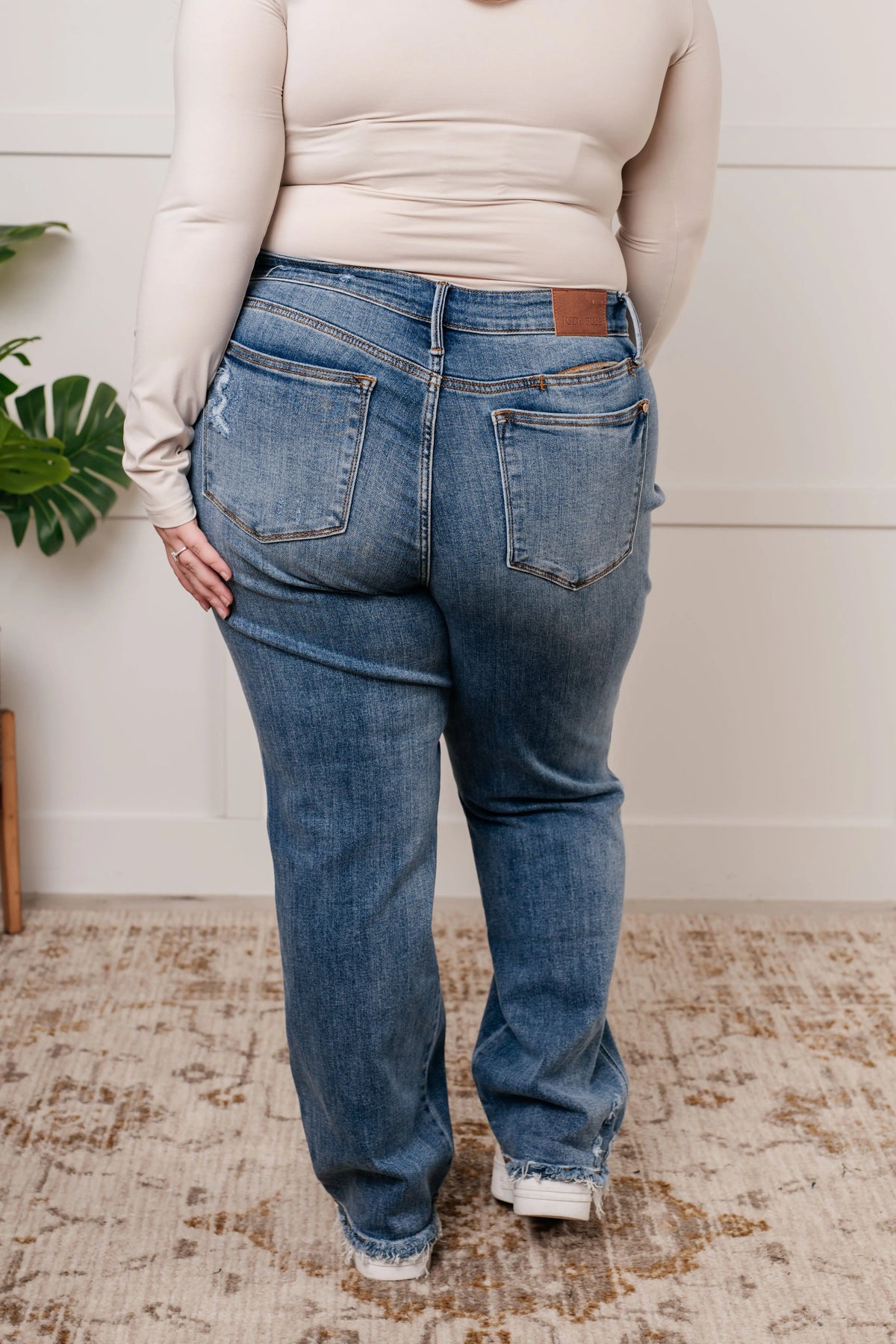 Quinn Mid Rise Cell Phone Pocket Dad Jeans - Essential Southern Charm